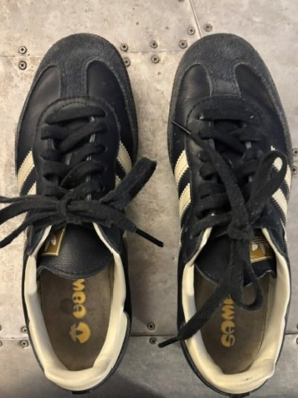 NAVY ADIDAS SAMBAS SIZE 5.5
